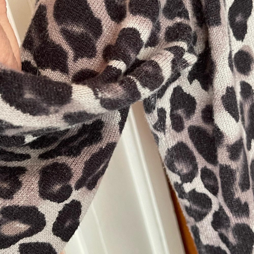 Vintage V-neck cardigan leopard print gray & black 3X - Picture 6 of 9